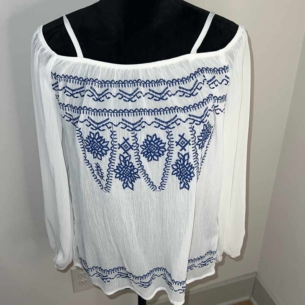 Charming Charlie embroidered boho peasant off the shoulder cold shoulder top M